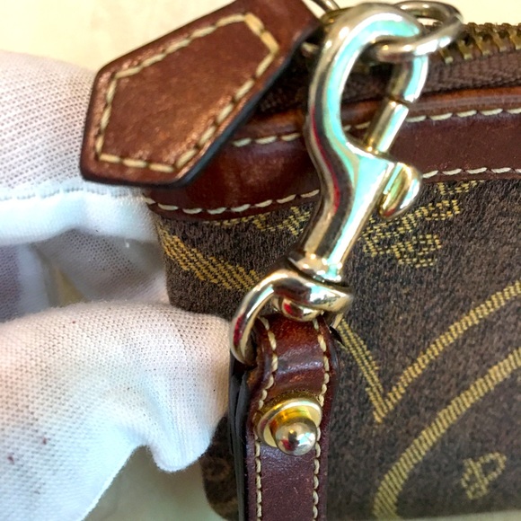Dooney & Bourke Logo Wristlet - Picture 2 of 11